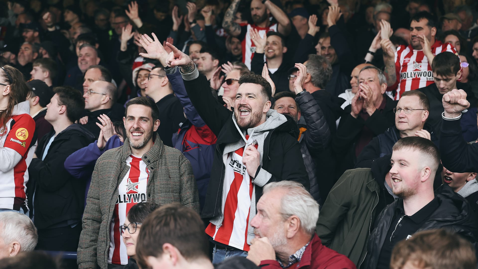 Red and white army: a happy away end at Kenilworth Road